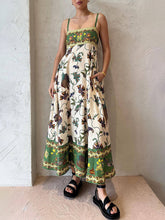 Sun Drenched – Gerüschtes Kleid mit einzigartigem Print und Taschen auf der Rückseite